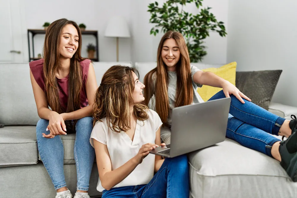 What You'll Find on Dela-chat.com